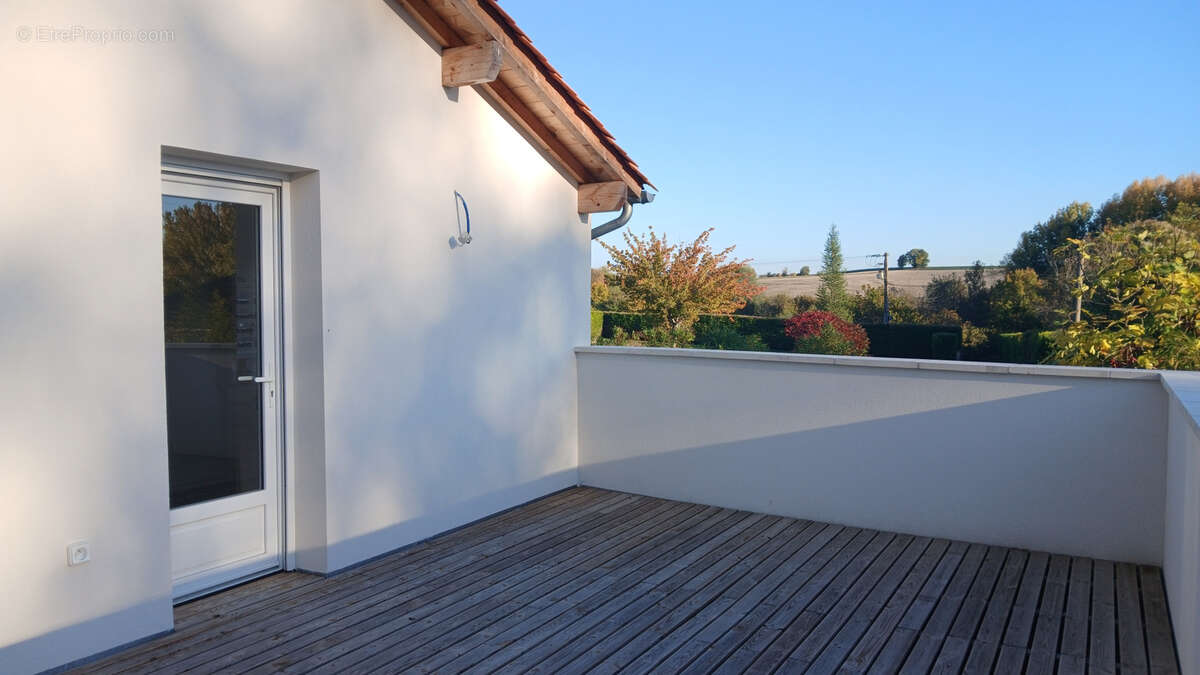 Maison à MONTIGNAC-LE-COQ