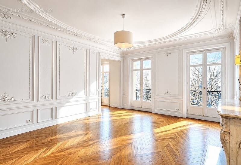Appartement à PARIS-7E