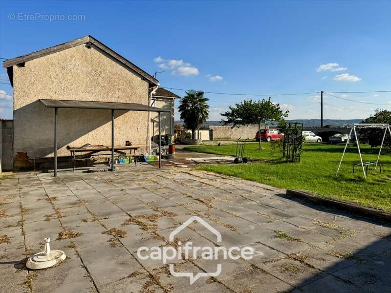 Maison à BOUGE-CHAMBALUD