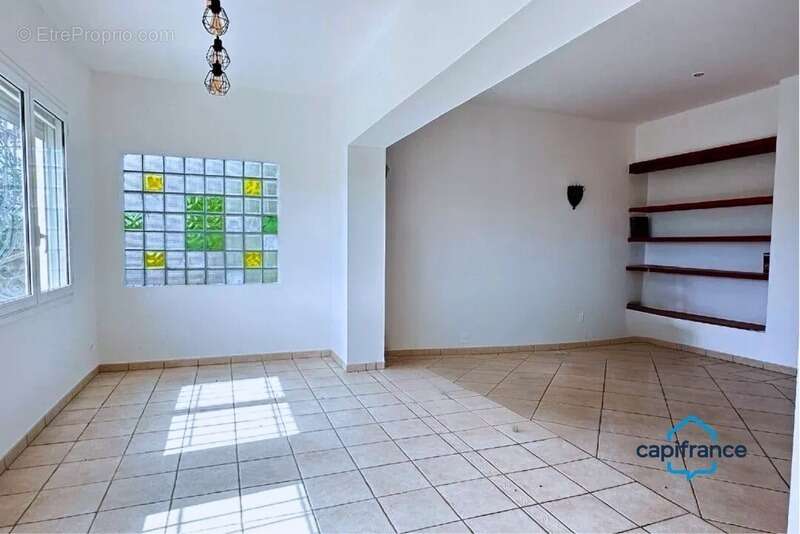 Maison à VIC-LA-GARDIOLE