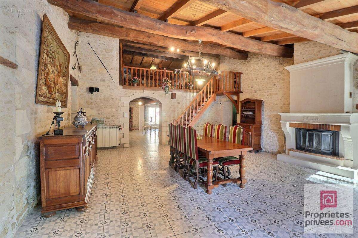 Maison à SAINT-NAZAIRE-SUR-CHARENTE