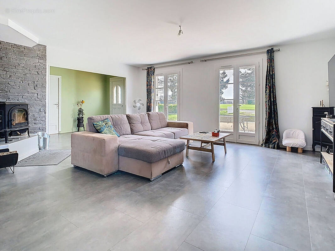 Maison à PONT-DE-VAUX