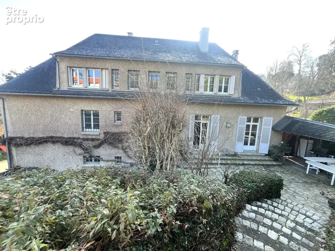 Sur les hauteurs de Chamalières Grande Villa 300m2 et un Appartement de 70m2 Indépendant sur 1753m2 de terrain - photo 5