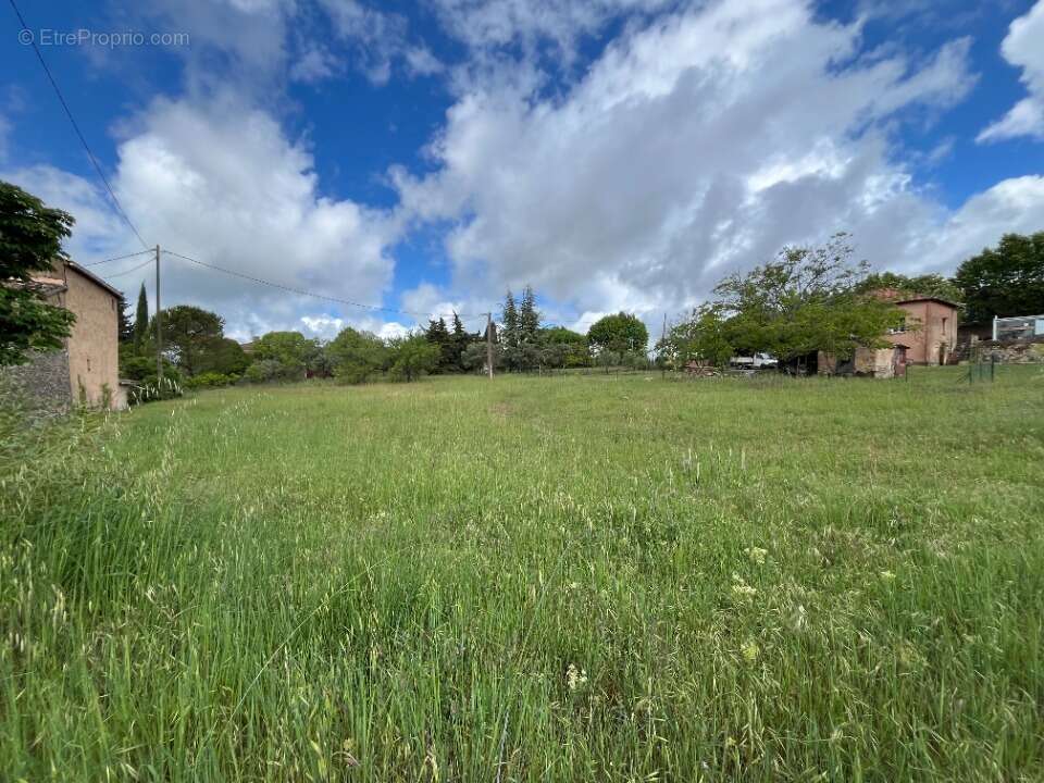 Terrain 700 m² à Regusse  - photo 2