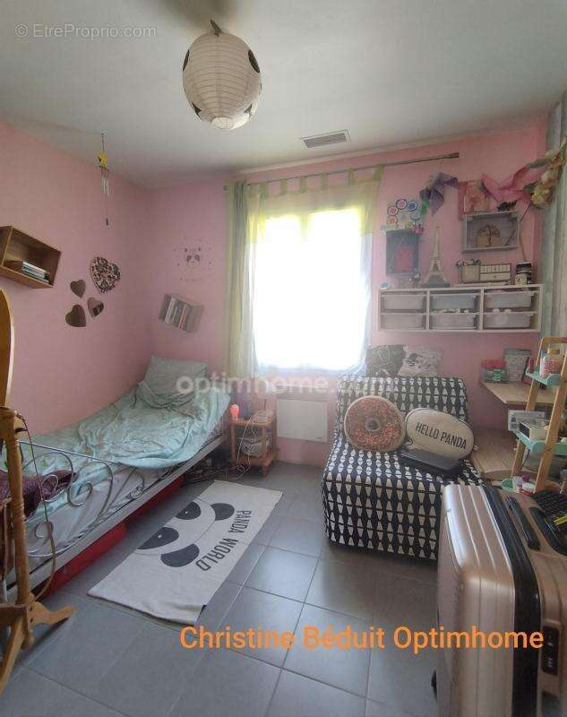 Charente, Châteauneuf, à Birac, maison plain-pied 93 m², 4 chambres, terrain de 1360 m² - photo 9