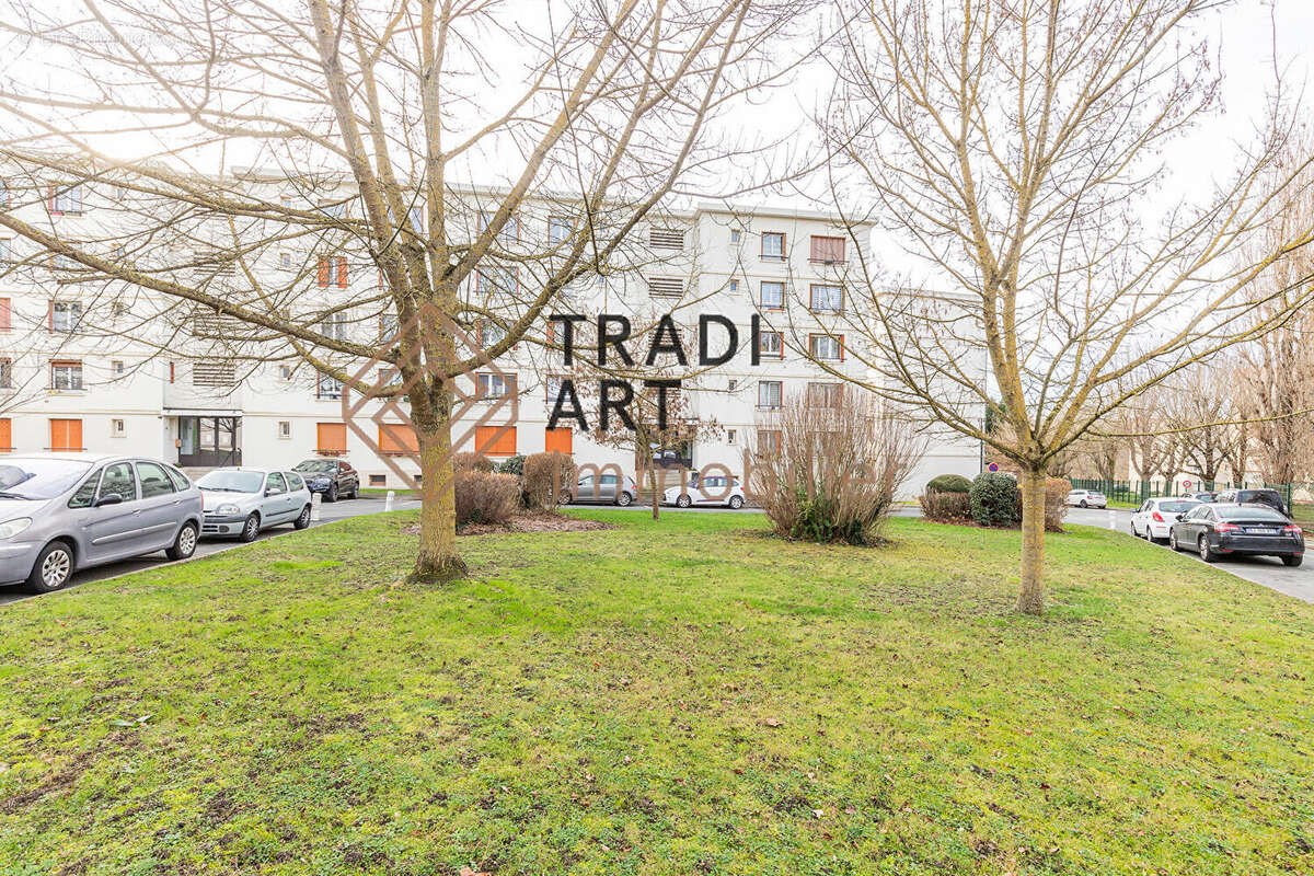 Appartement à SAINTE-GENEVIEVE-DES-BOIS