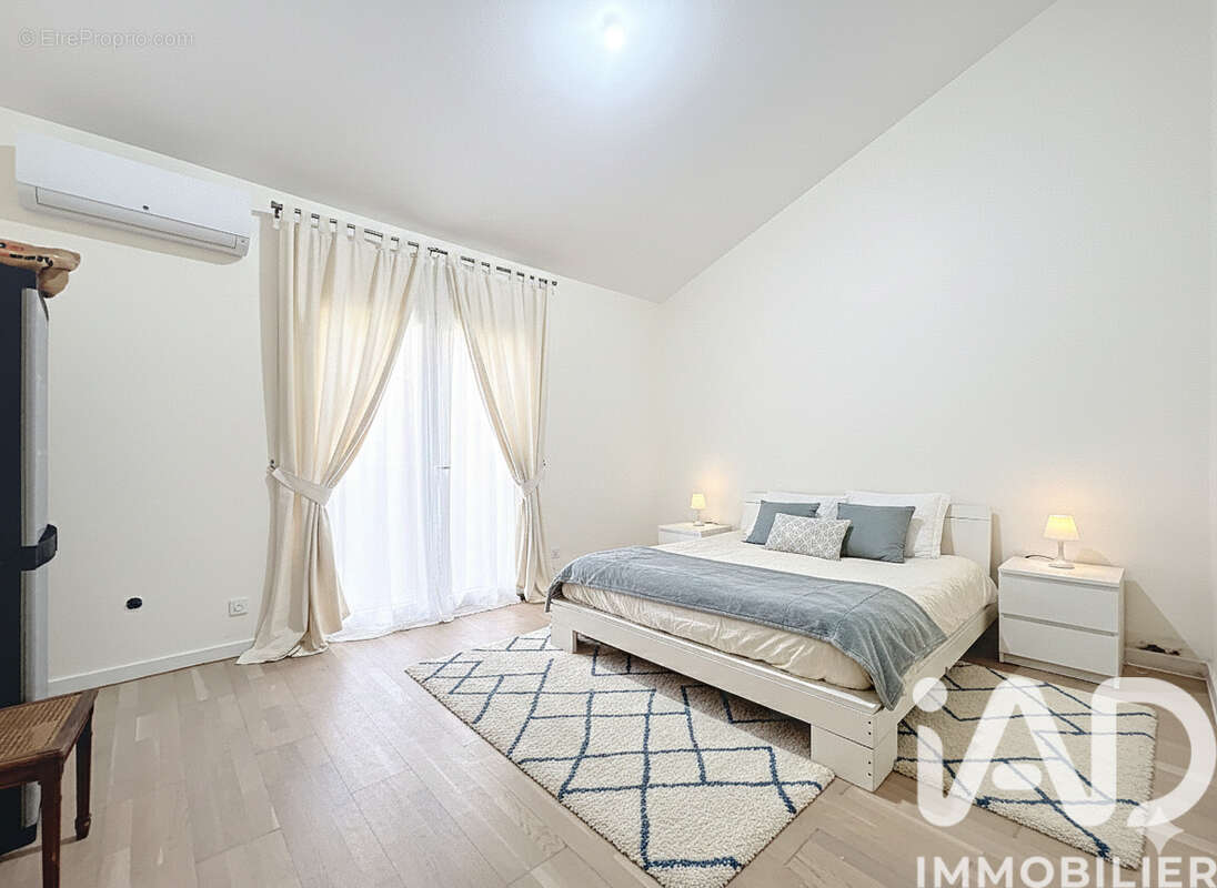 Photo 4 - Maison à LA ROCHE-CHALAIS