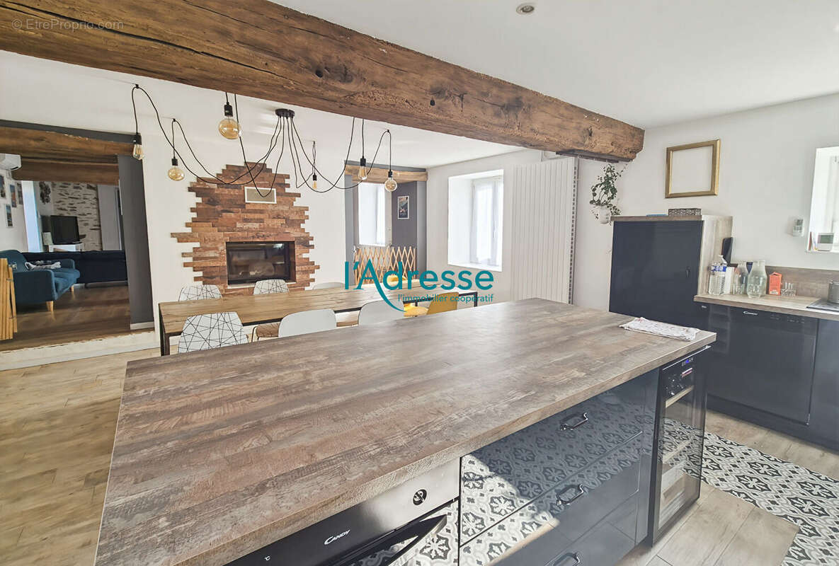 Maison à MONTREVAULT