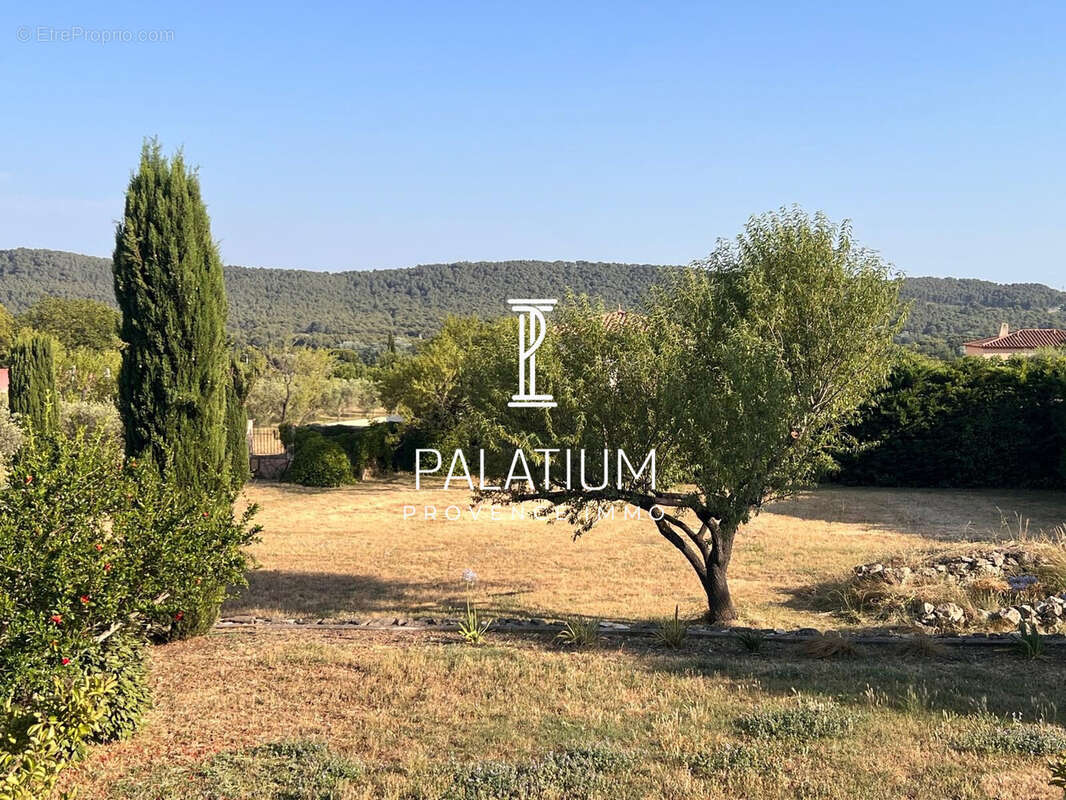 Terrain à LA FARE-LES-OLIVIERS