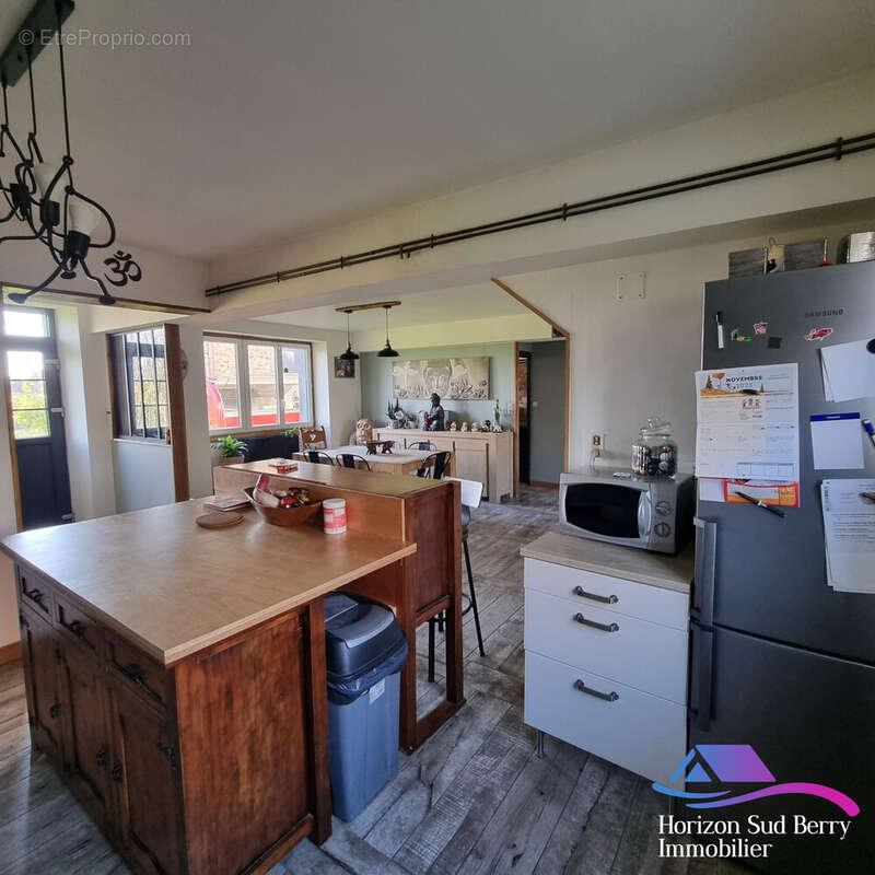 Cuisine / Salle à manger - Maison à AIGURANDE