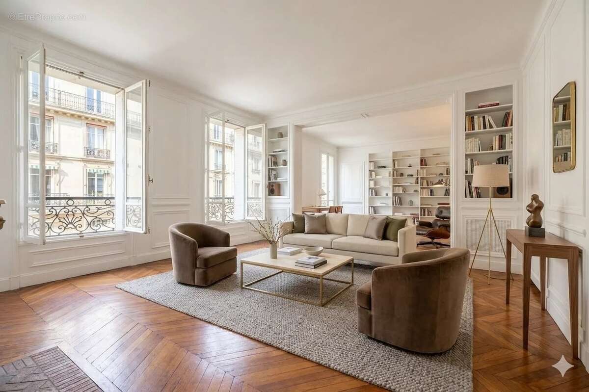 Appartement à PARIS-7E
