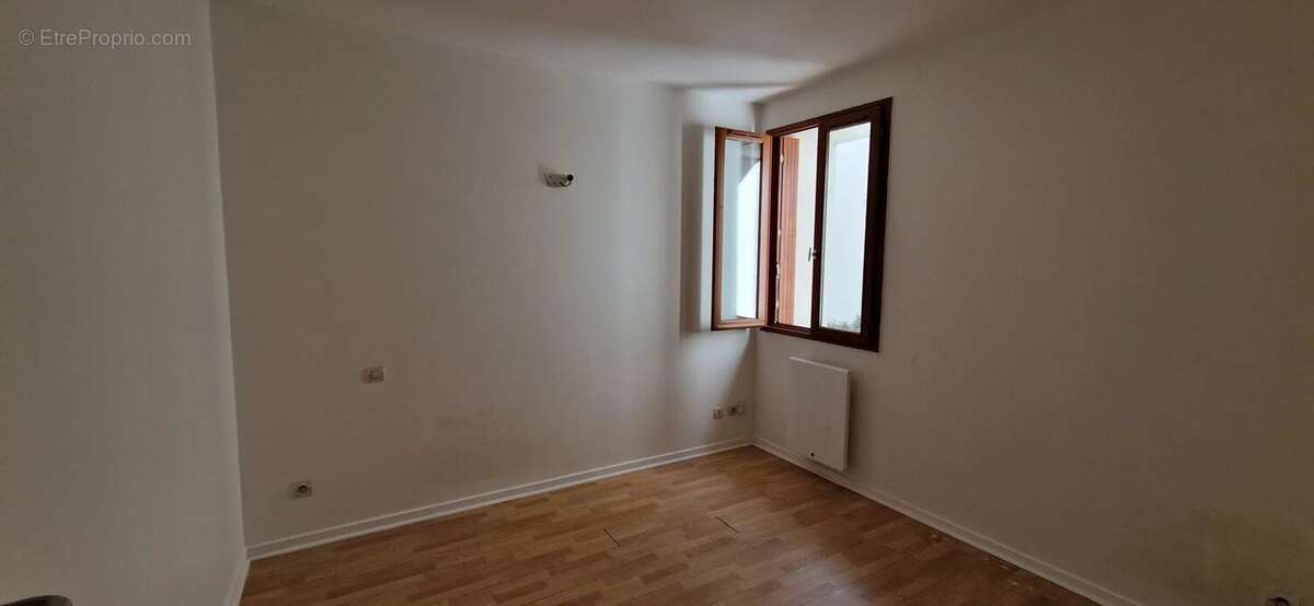 Appartement à VENEUX-LES-SABLONS
