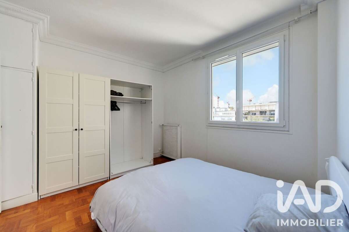 Photo 9 - Appartement à COURBEVOIE