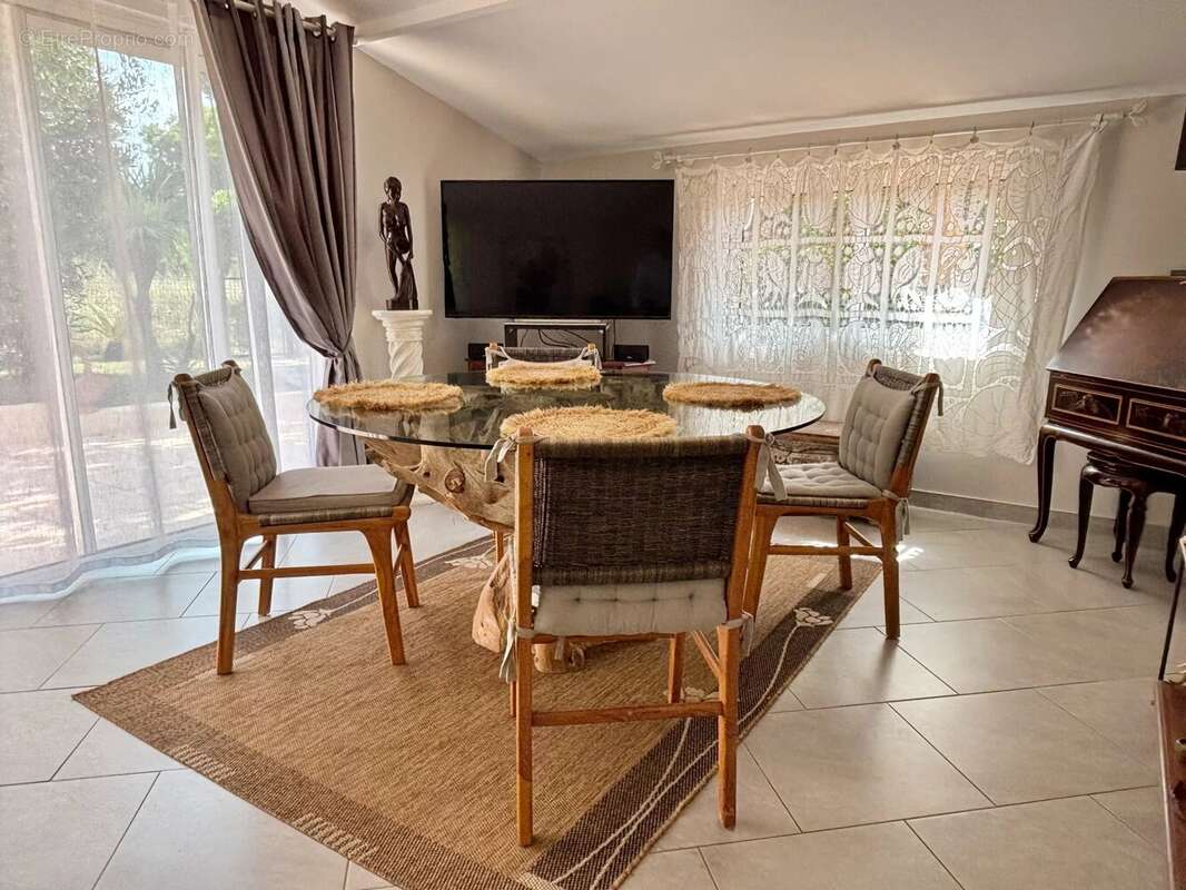 Maison à ROQUEBRUNE-SUR-ARGENS