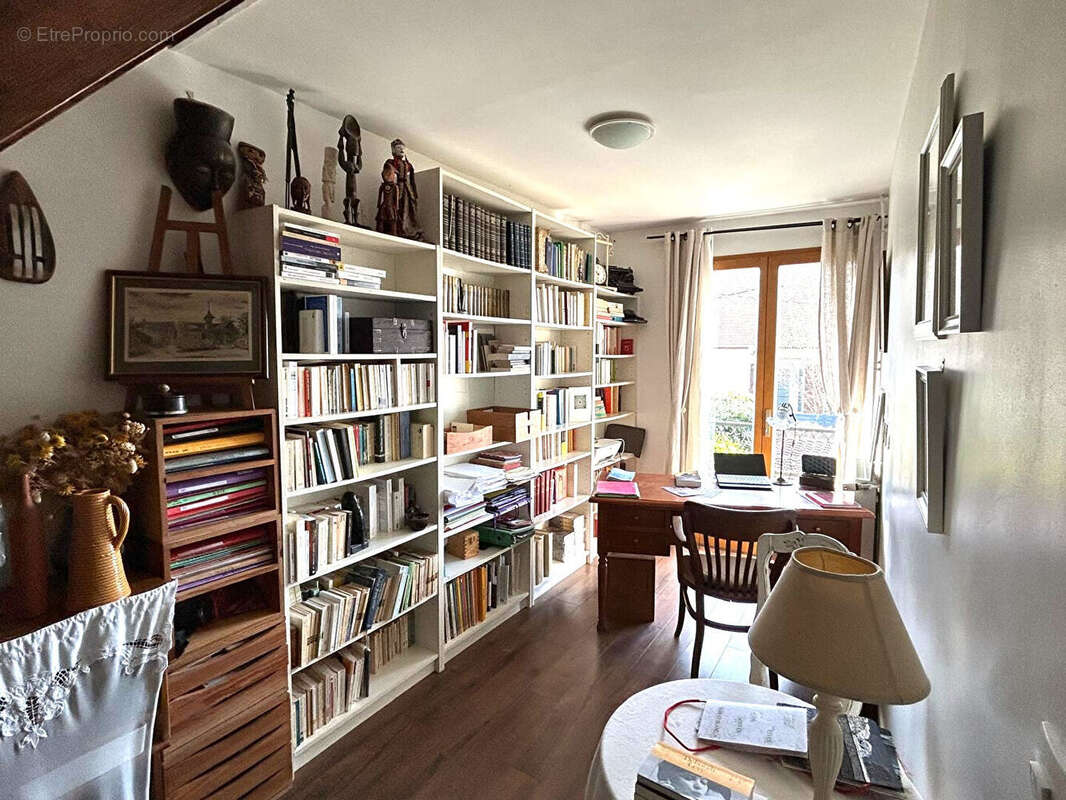 Appartement à L'HAY-LES-ROSES