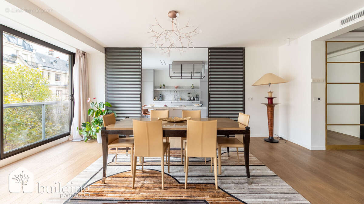 Appartement à PARIS-16E