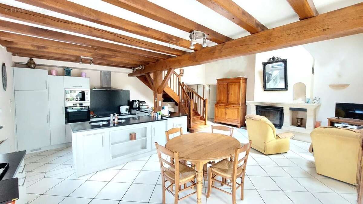 Maison à MONTAMISE