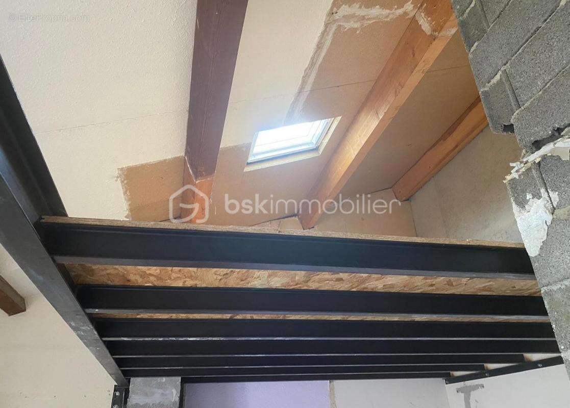 SAINT-CHRISTOL ((84) - Créez votre T3 sur mesure ! Plateau sous forme d'appartement de 76 m² env. situé au 3ème étage avec ascen - photo 8