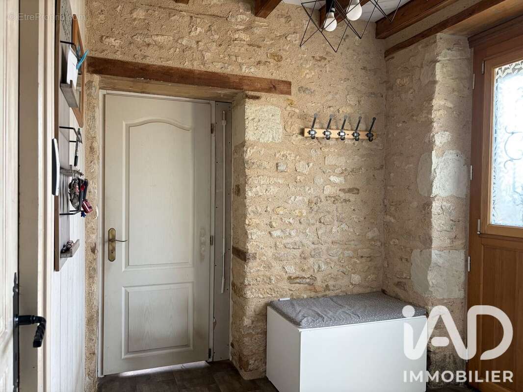 Photo 8
