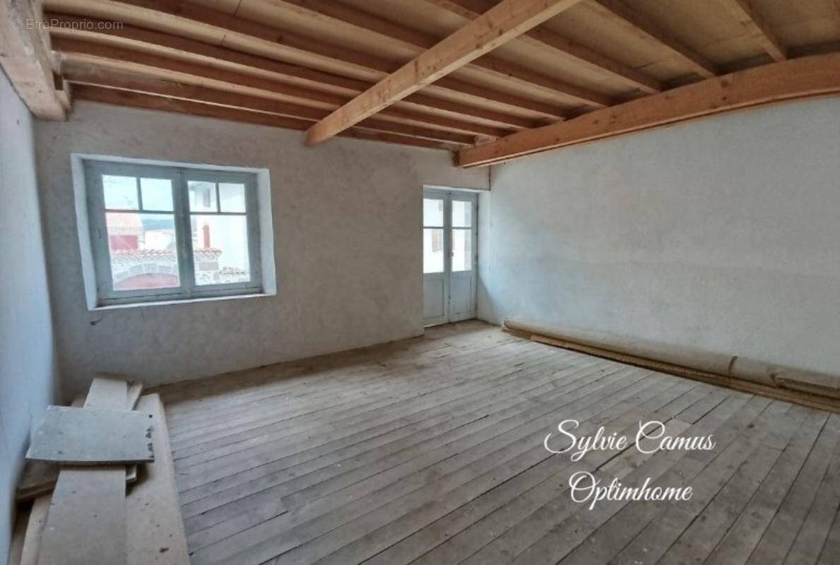 Appartement à FIX-SAINT-GENEYS