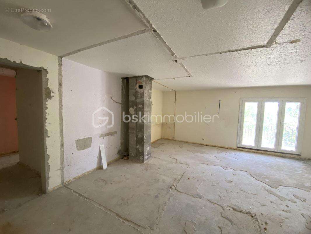 SAINT-CHRISTOL ((84) -  Créez votre T2 sur mesure ! Plateau sous forme d'appartement de 68 m² env. situé au 1er étage avec ascen - photo 9