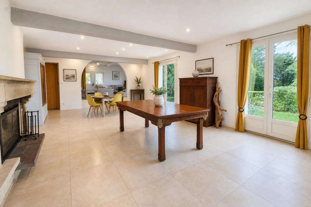 Maison à VENASQUE