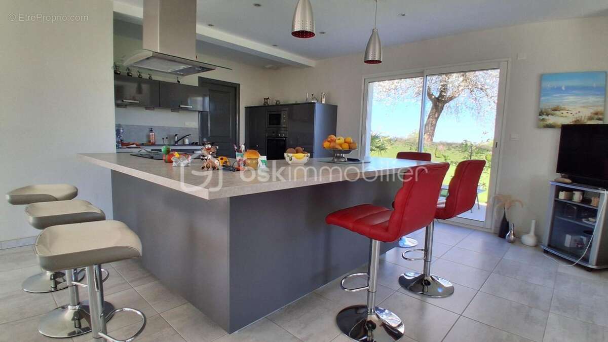 Maison contemporaine de 229m². 11 pièces. 5 chambres. terrain 2267m² - photo 2