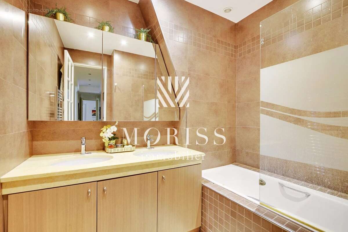 Appartement à NEUILLY-SUR-SEINE