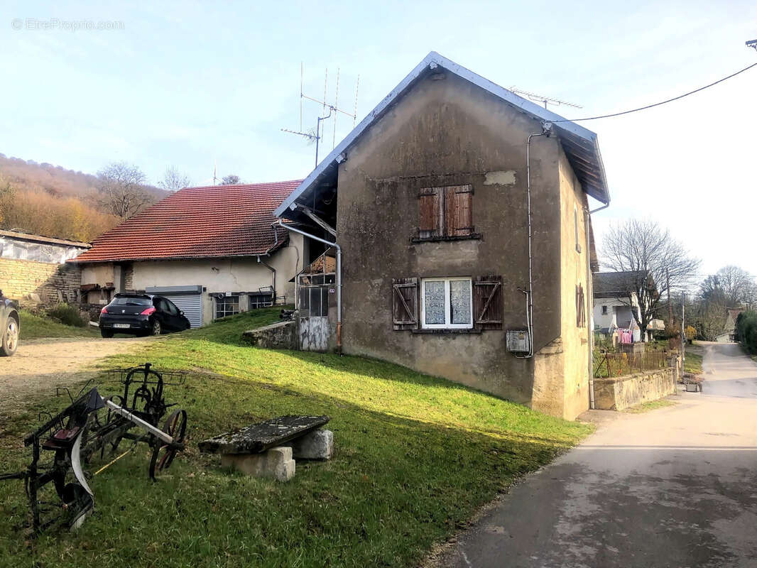 Maison à VYT-LES-BELVOIR