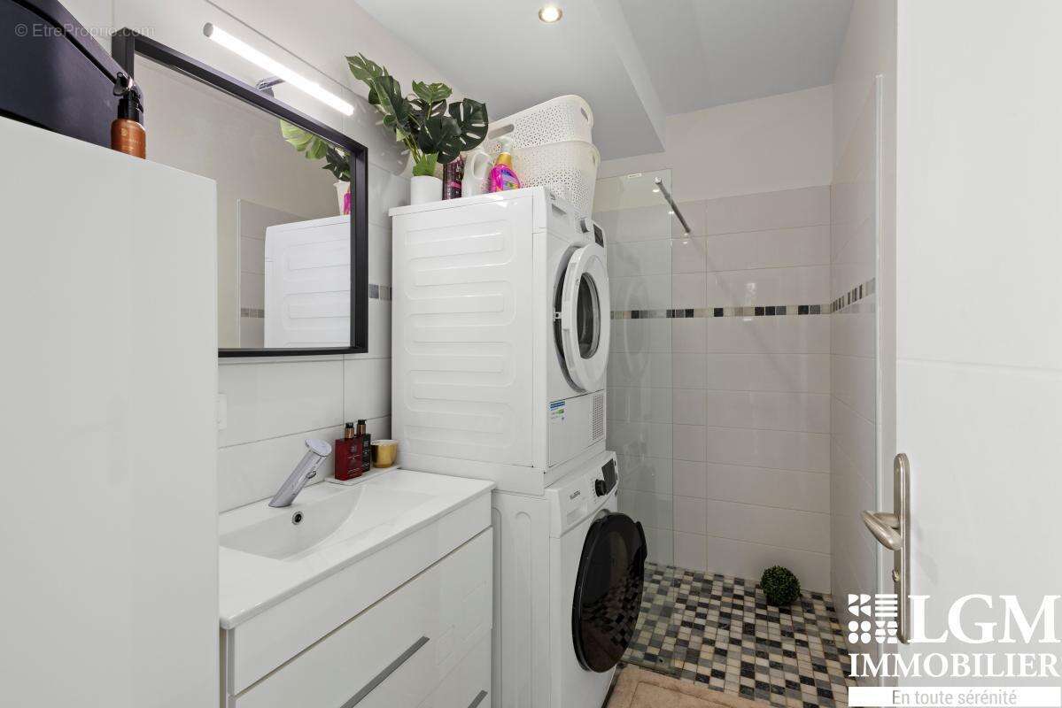 Basses Viougues – Maison contemporaine 2016 – 154 m² – Garage - photo 12