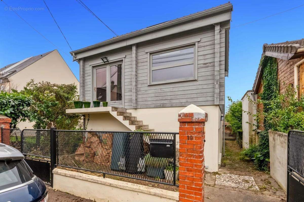 Maison à MAURECOURT