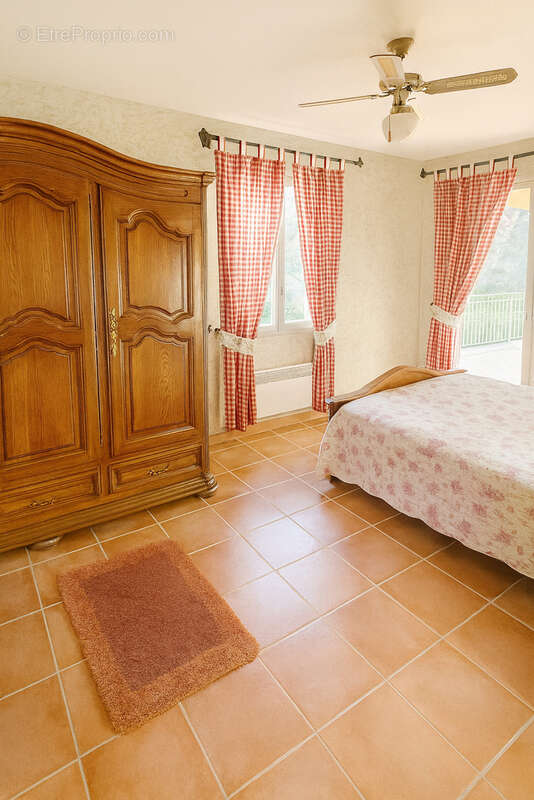 Maison à BESSE-SUR-ISSOLE