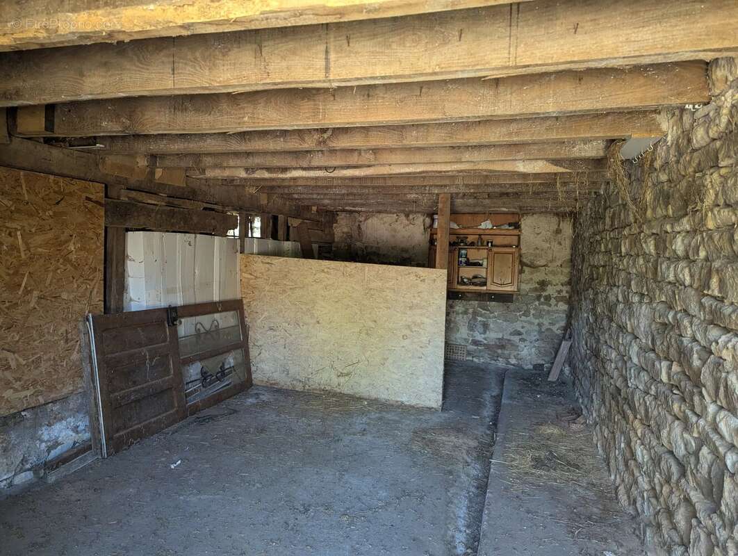 Charmante maison de campagne de 2 chambres avec de nombreuses granges au cœur de l'Indre - photo 16