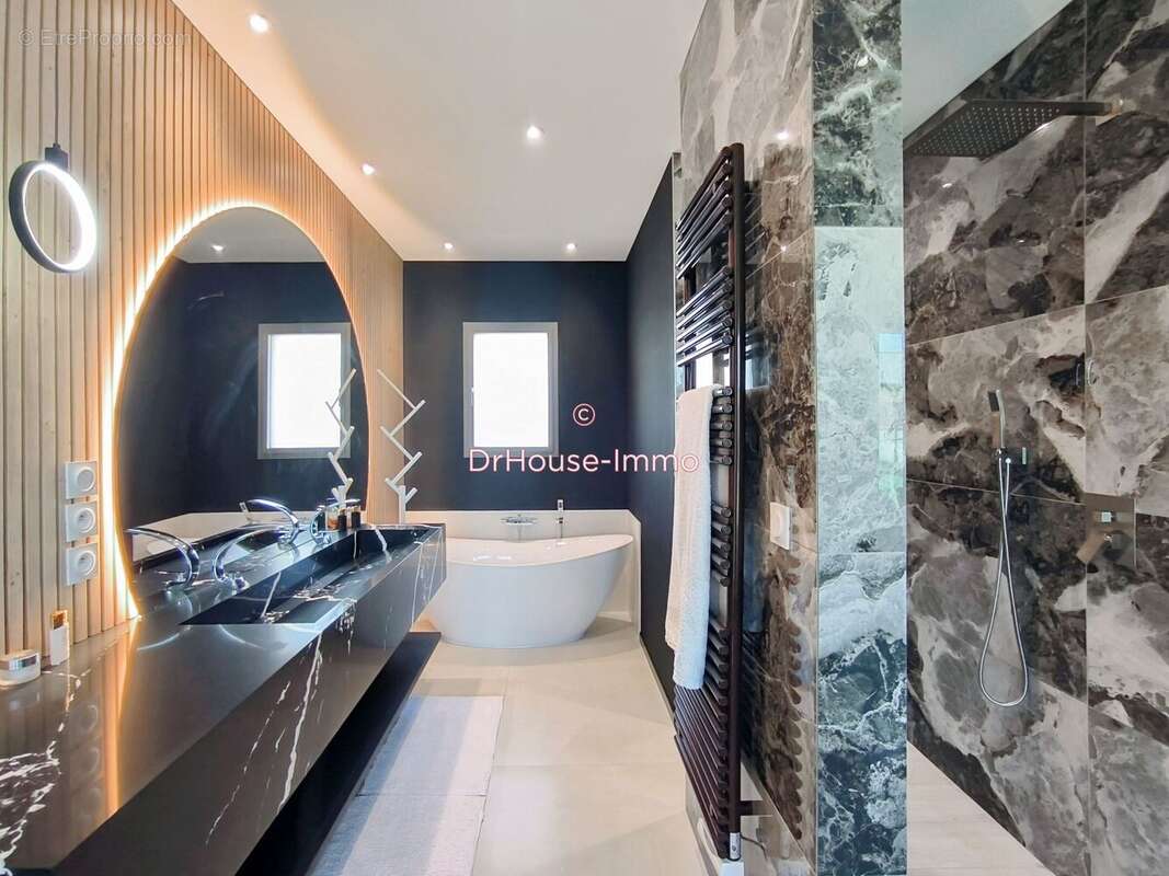 Maison à SAINT-LAURENT-SUR-SAONE