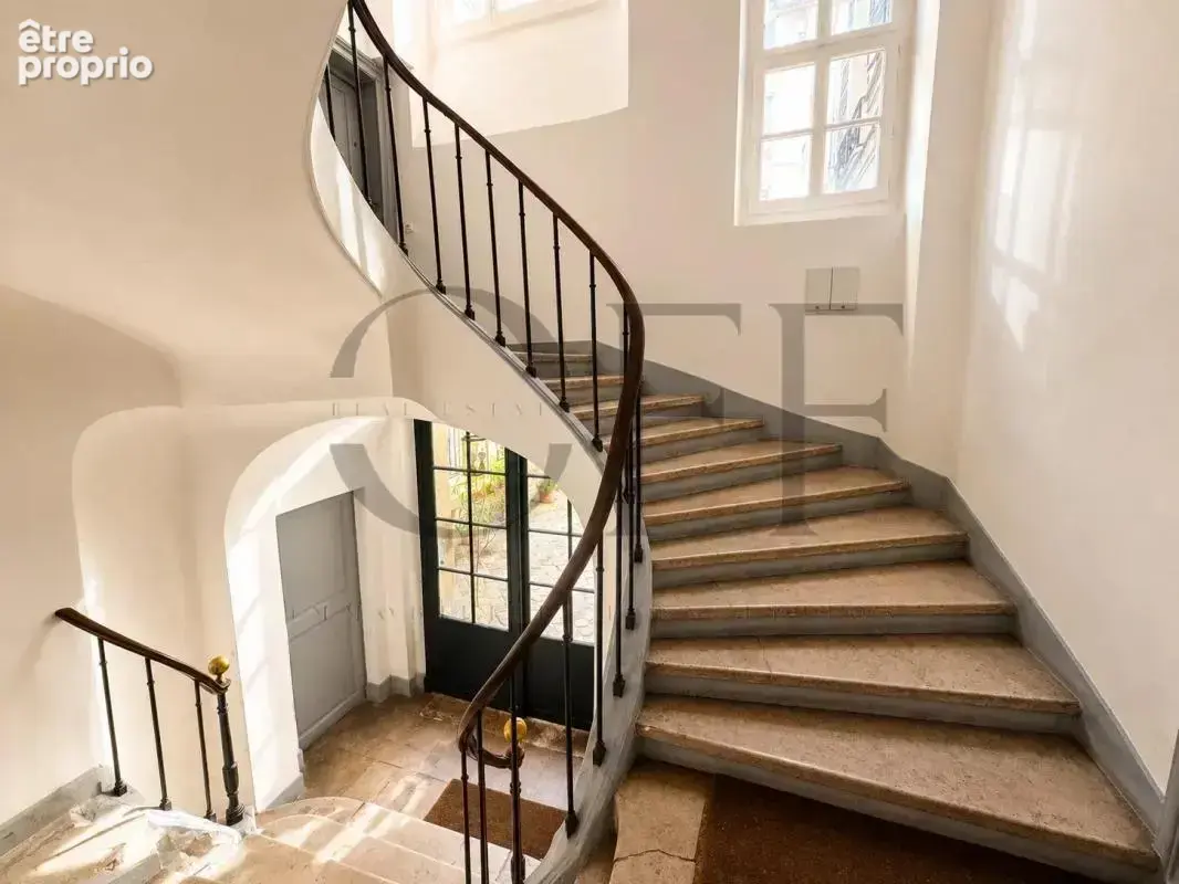 75006 PARIS – Bien atypique sur deux niveaux – Profession libérale  ou appartement– 110 m² - photo 2