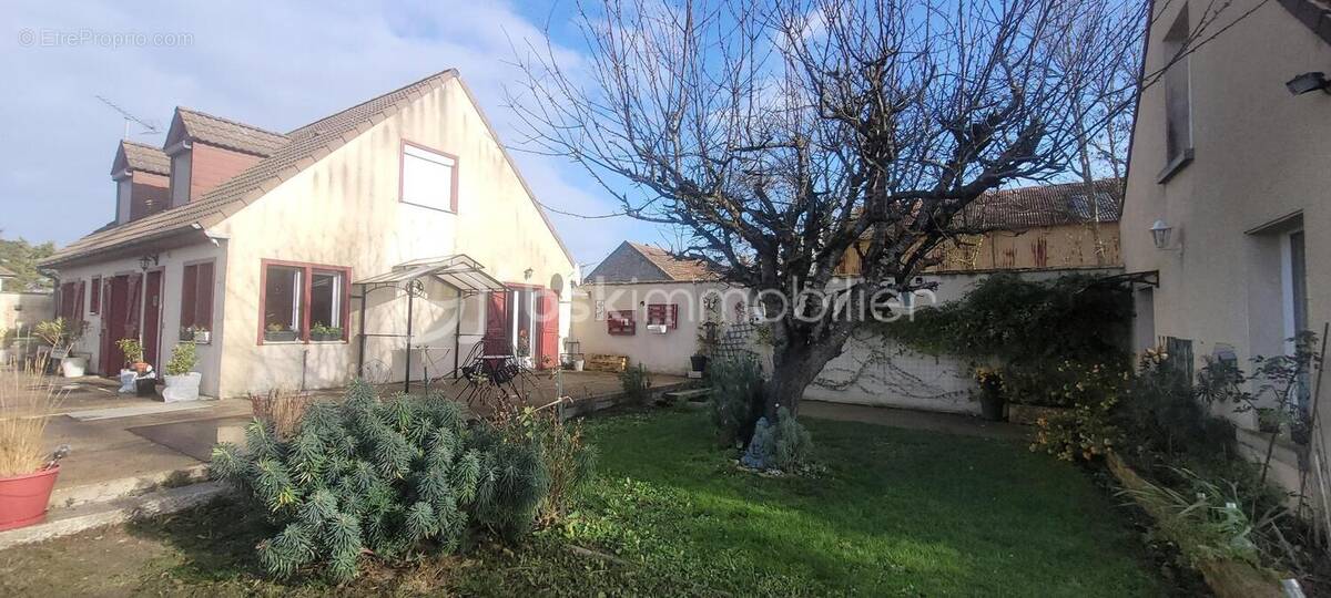 Maison à BEAUNE-LA-ROLANDE