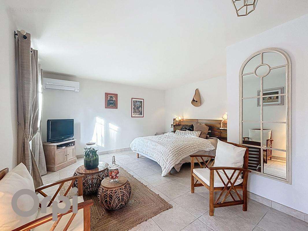 Maison à ROQUEBRUNE-SUR-ARGENS