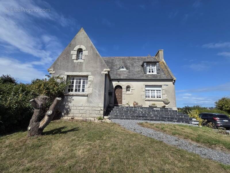 Maison à PLOUGOULM