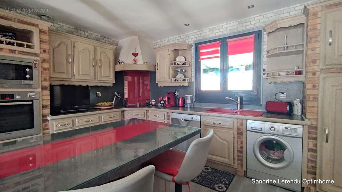 Une maison clé en main avec véranda contemporaine et possibilité de vivre de plain-pied. – 2 garages – Terrain 807 m² – Saint-Ou - photo 10