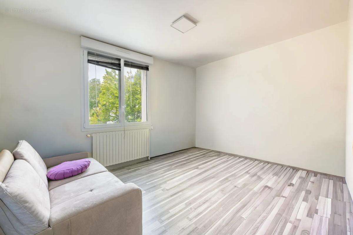 Maison de 8 pièces de 190.27 m² à Saint-Pierre-des-Corps - photo 9