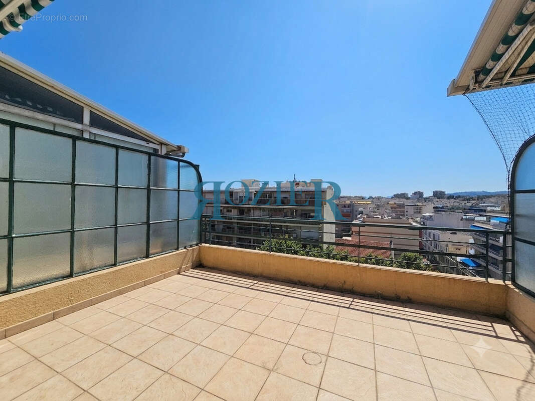ANTIBES VUE MER PANORAMIQUE Appartement 2 Pièces 42,10 m2 Carrez + 17,75 m2 d'Extérieurs • DERNIER ETAGE - photo 2