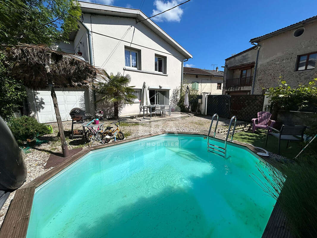 Maison à SAINT-MAURICE-DE-REMENS