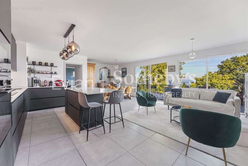 Evian les Bains, T4 dans une résidence très récente avec large balcon vue lac. - photo 6