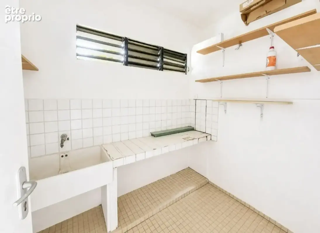 A vendre - Fort de France – Quartier Didier - Maison d'architecte – 7 Pièces – 4 Chambres + Petit T2 Indépendant - photo 29