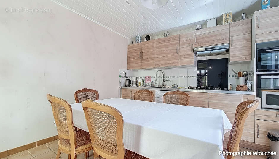 PLAZAC: BELLE VUE ET CALME! - Maison avec gîte attenant. 3/4 chambres. Dépendance. Terrain constructible , Prés et bois environ  - photo 8