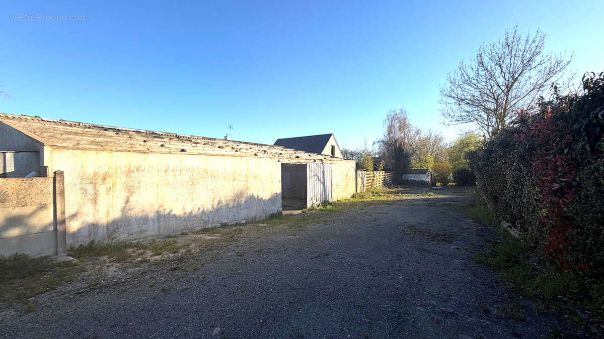 A vendre terrain constructible non viabilisé saint clement de la place - photo 4