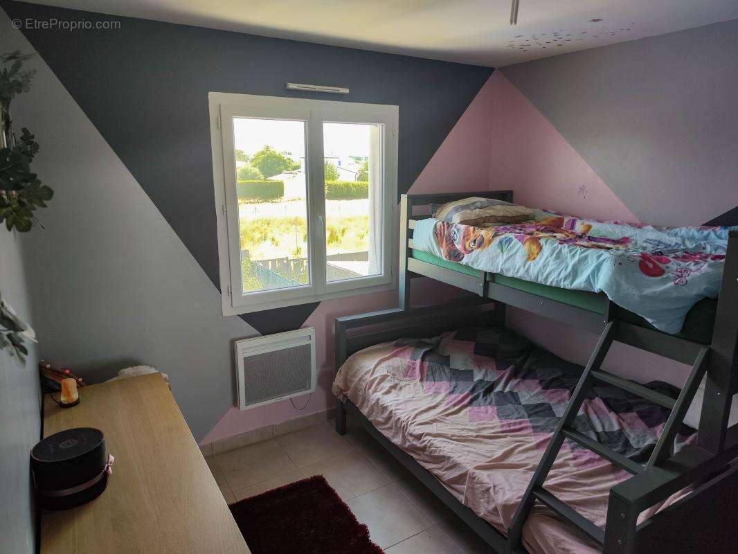 Maison à SAINT-CHAPTES