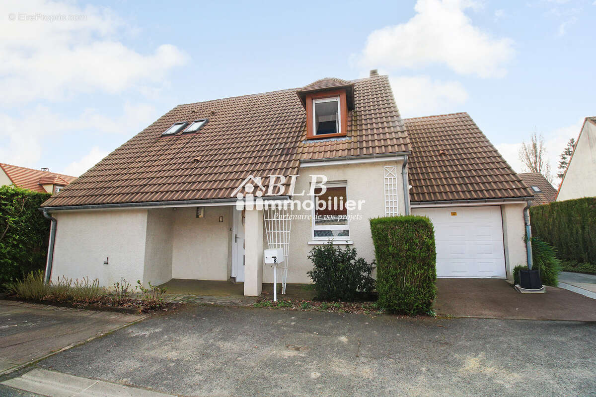 Maison à LE PERRAY-EN-YVELINES