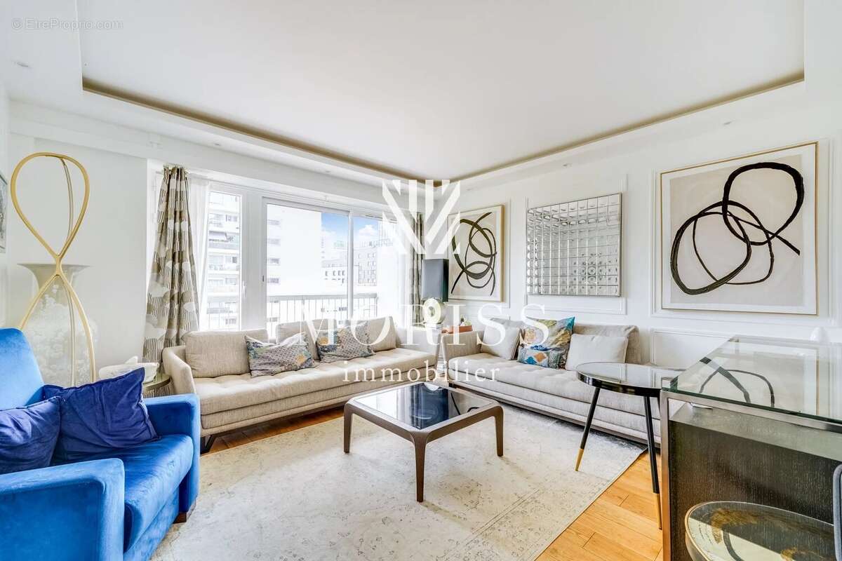 Appartement à COURBEVOIE