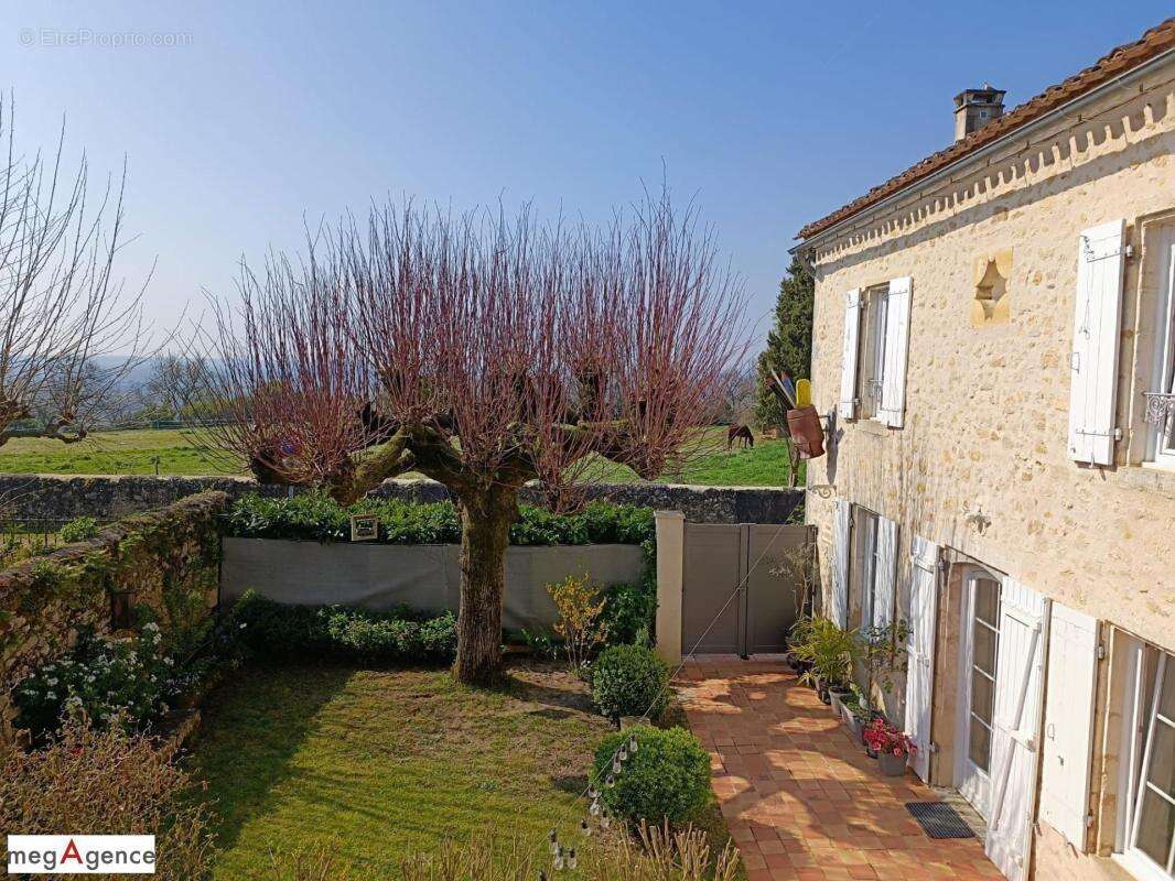 Maison à SAINTE-CROIX-DU-MONT